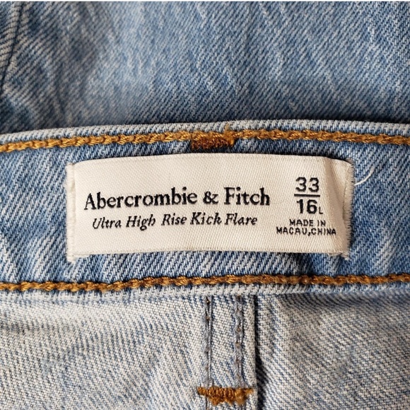 Abercrombie & Fitch | Light Ultra High Rise Kick Flare Raw Hem Jeans Women's 16R - Picture 5 of 6